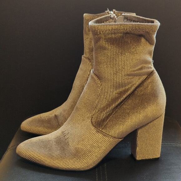Steve Madden Elory Chunky Heel Ribbed Velvet Velour Pointed Toe Bootie - Picture 1 of 6
